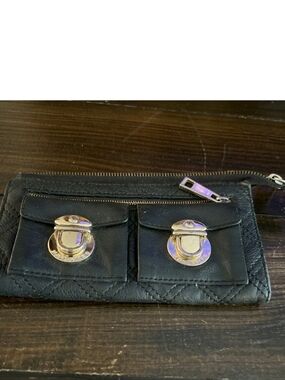 Marc Jacobs Vintage Black Quilted Zip Close Wallet W/2 Front Push Lock Pocket